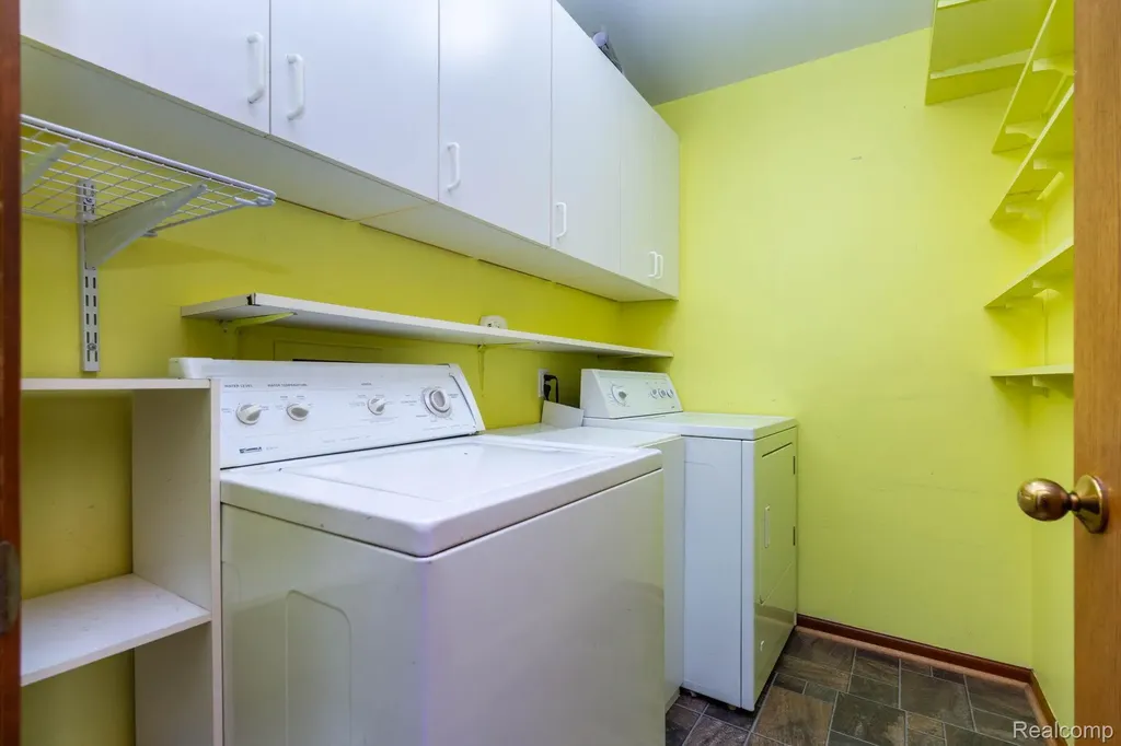 590 Saint John Street Wyandotte City MI 48192