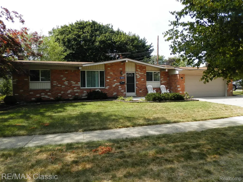 9374 Patton Street Livonia City MI 48150