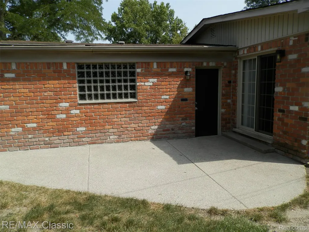 9374 Patton Street Livonia City MI 48150