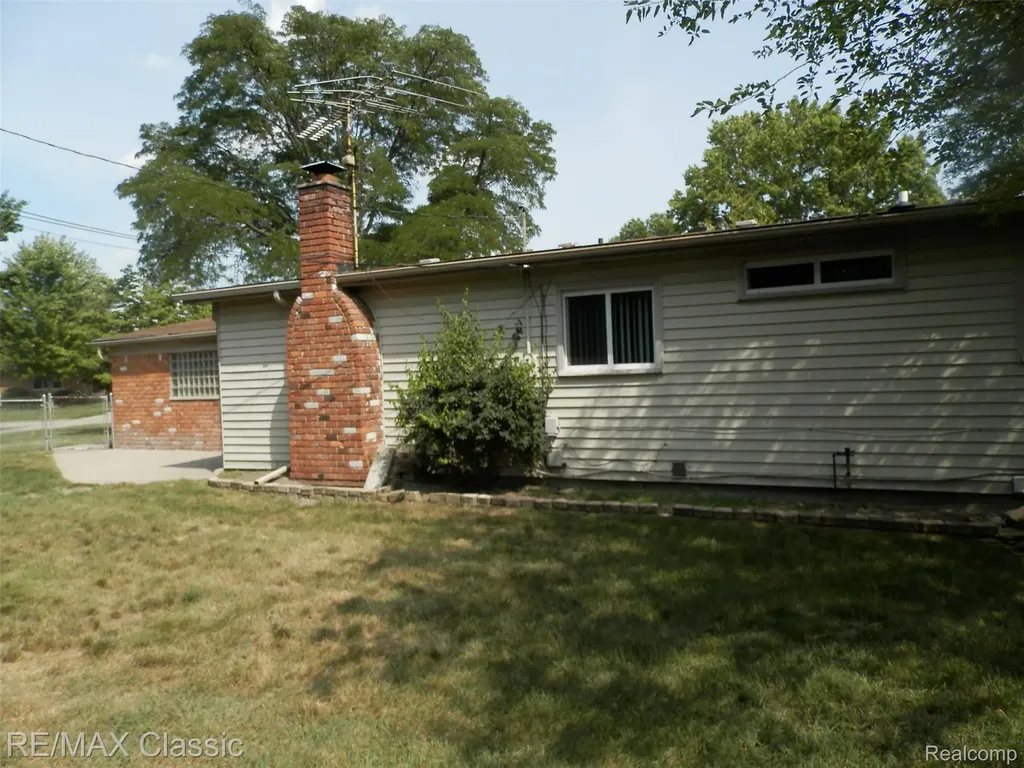 9374 Patton Street Livonia City MI 48150