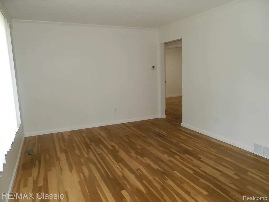 9374 Patton Street Livonia City MI 48150