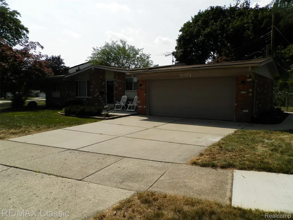 9374 Patton Street Livonia City MI 48150