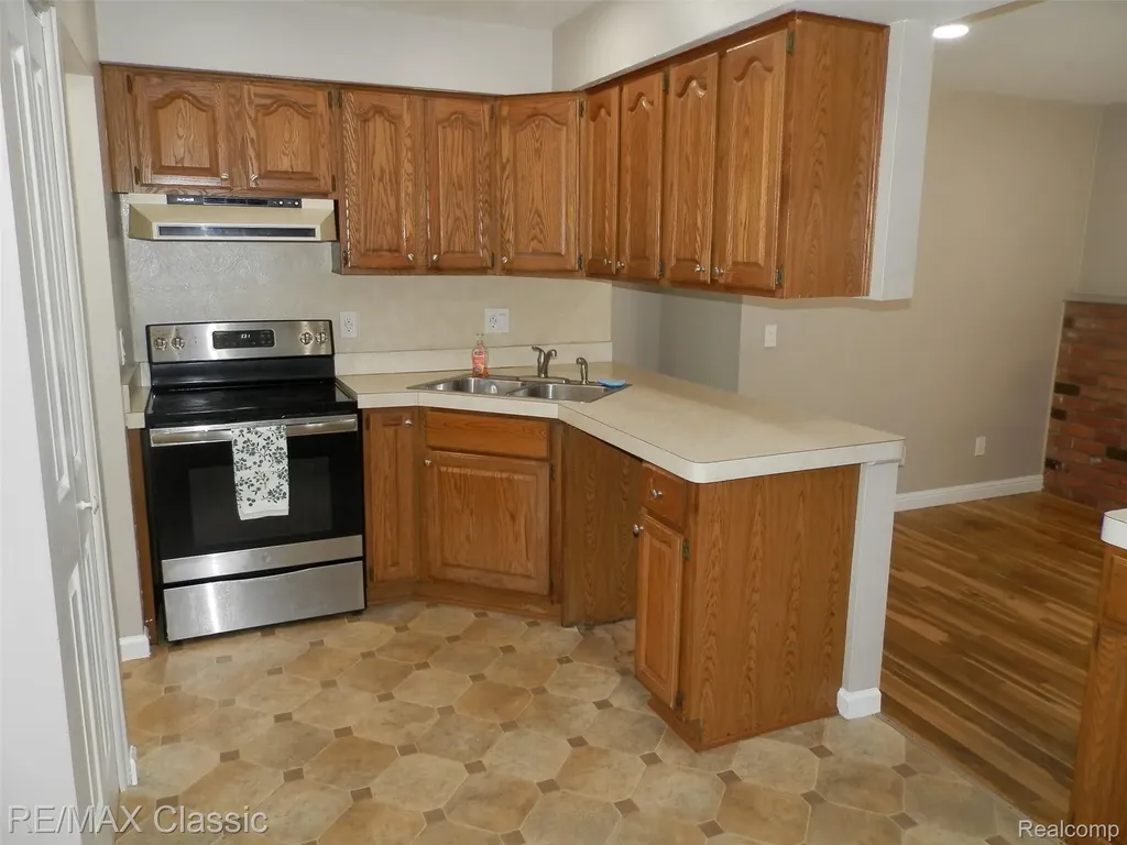 9374 Patton Street Livonia City MI 48150