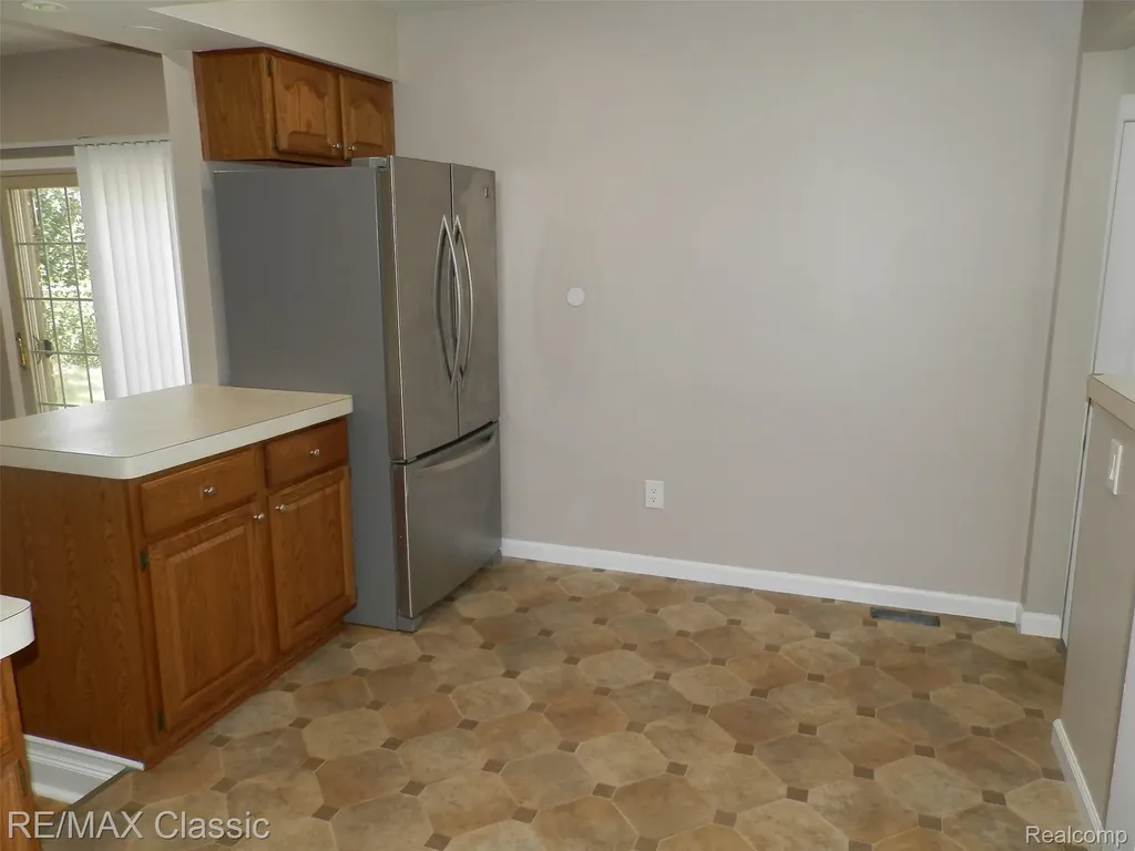 9374 Patton Street Livonia City MI 48150