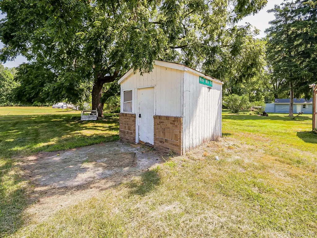 24850 W 9 Mile Road Southfield City MI 48033