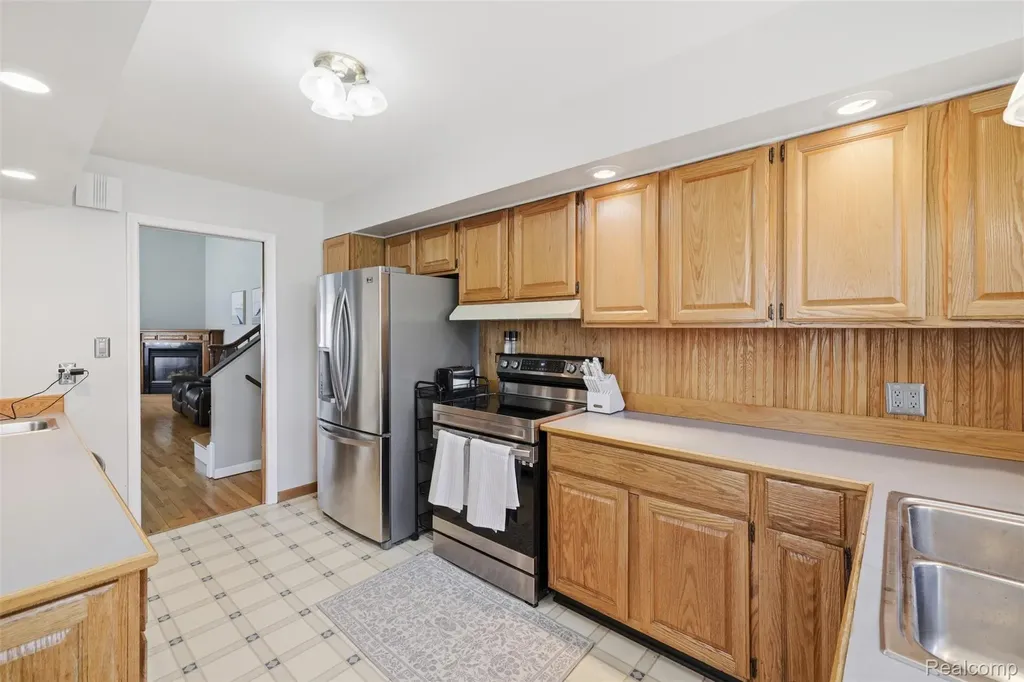 8825 Nebraska Street Livonia City MI 48150