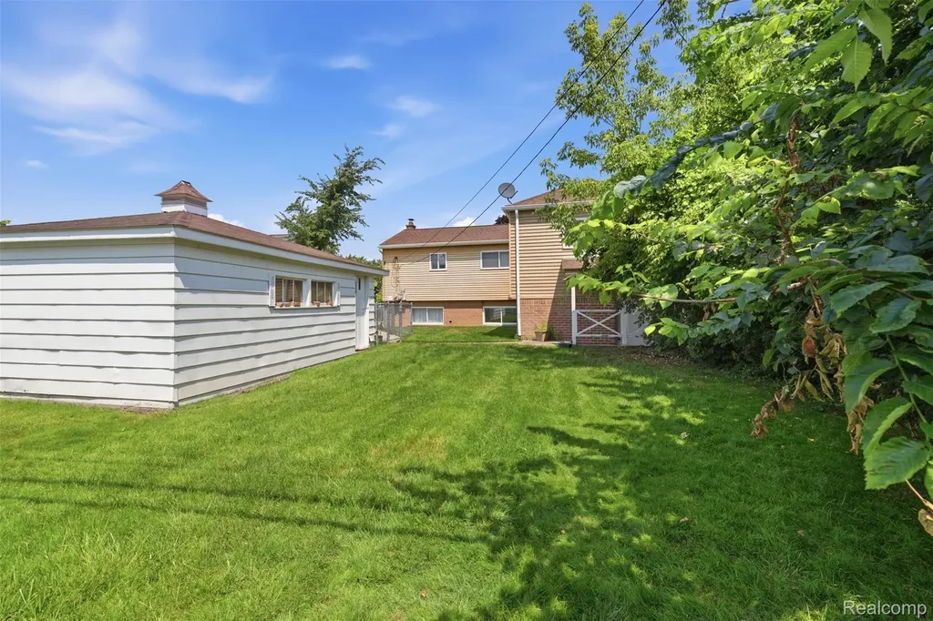 8825 Nebraska Street Livonia City MI 48150