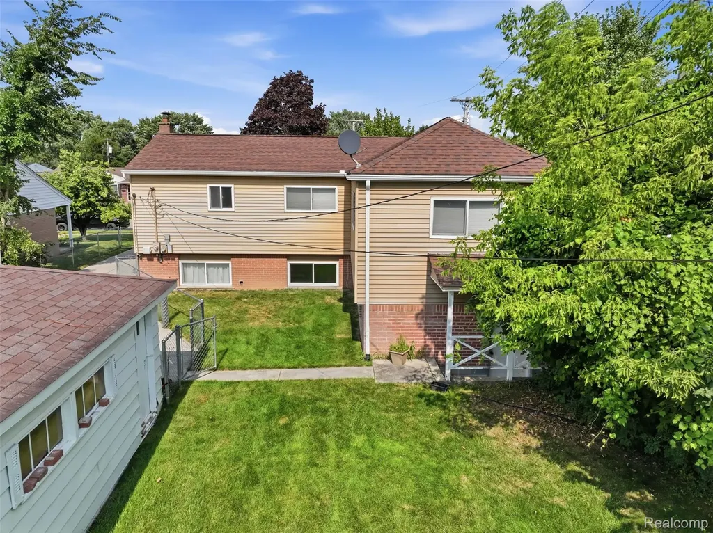 8825 Nebraska Street Livonia City MI 48150