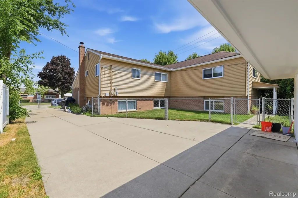 8825 Nebraska Street Livonia City MI 48150