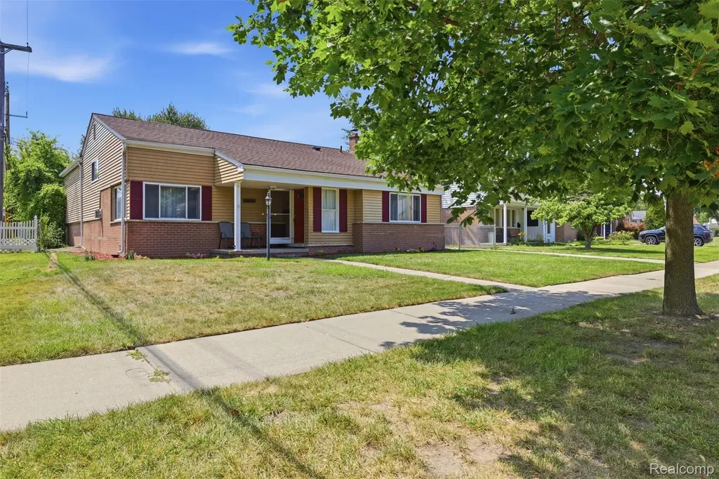 8825 Nebraska Street Livonia City MI 48150