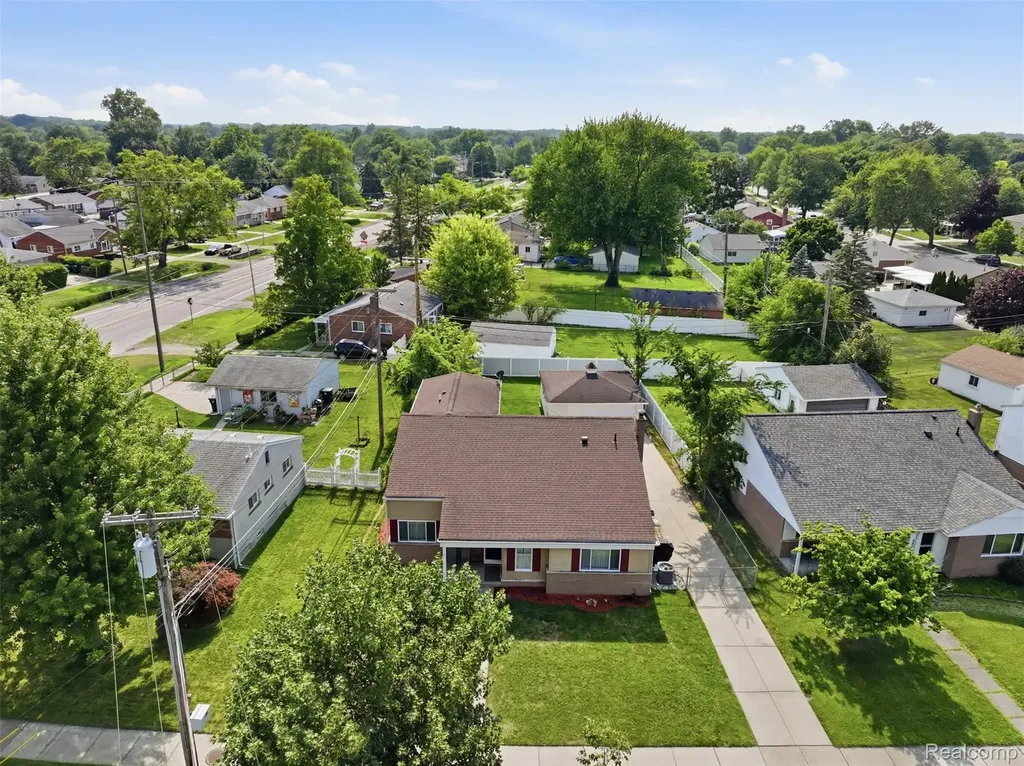 8825 Nebraska Street Livonia City MI 48150