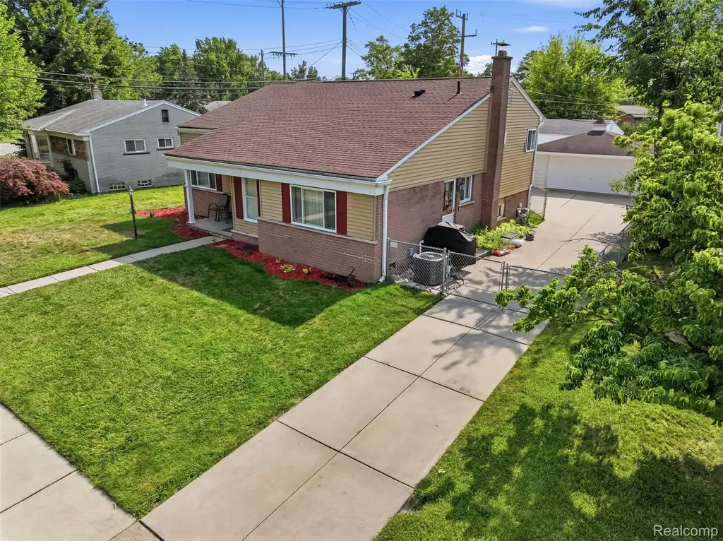 8825 Nebraska Street Livonia City MI 48150