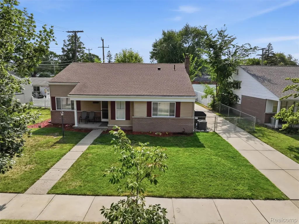 8825 Nebraska Street Livonia City MI 48150