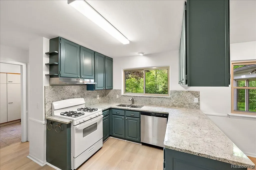 536 Rolling Rock Road S Bloomfield Hills City MI 48304
