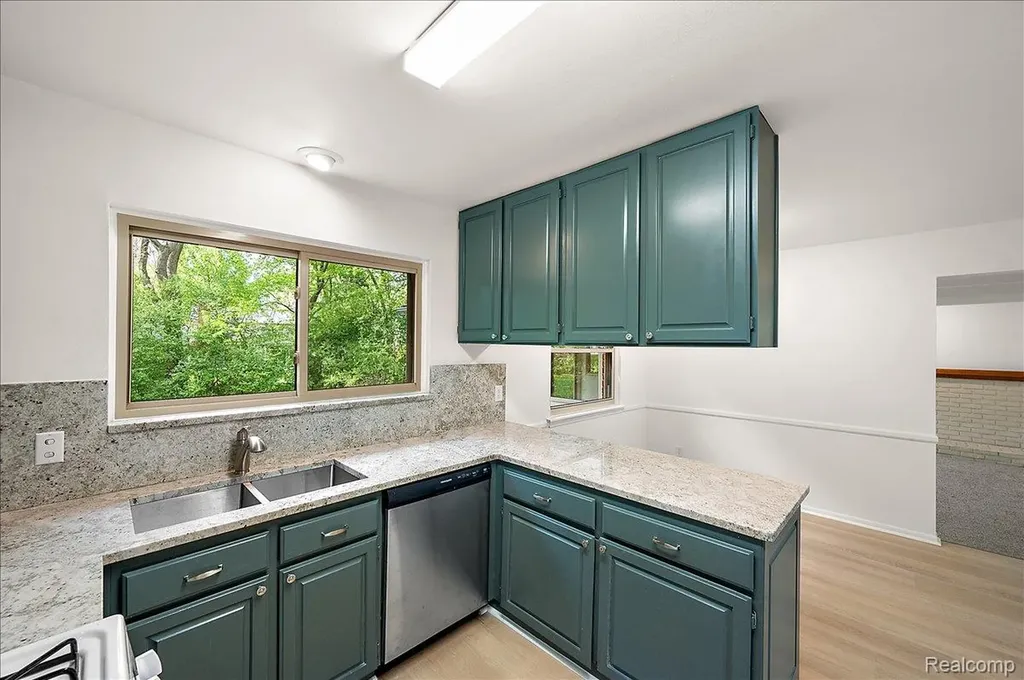 536 Rolling Rock Road S Bloomfield Hills City MI 48304