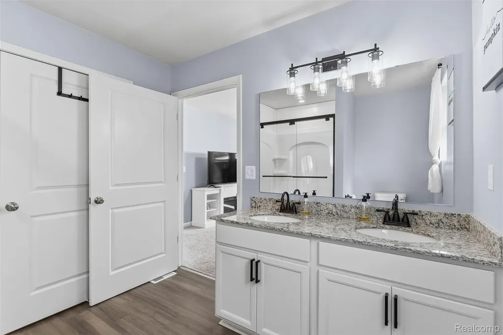 2340 Scenic Hollow Drive Grand Blanc Charter Township MI 48439