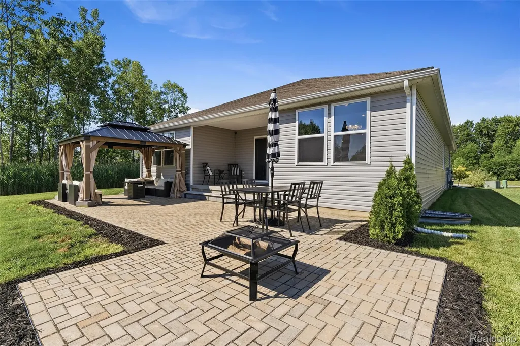 2340 Scenic Hollow Drive Grand Blanc Charter Township MI 48439