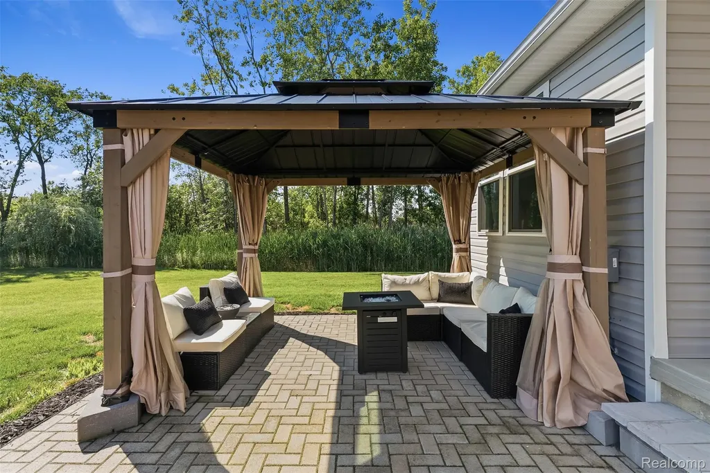 2340 Scenic Hollow Drive Grand Blanc Charter Township MI 48439