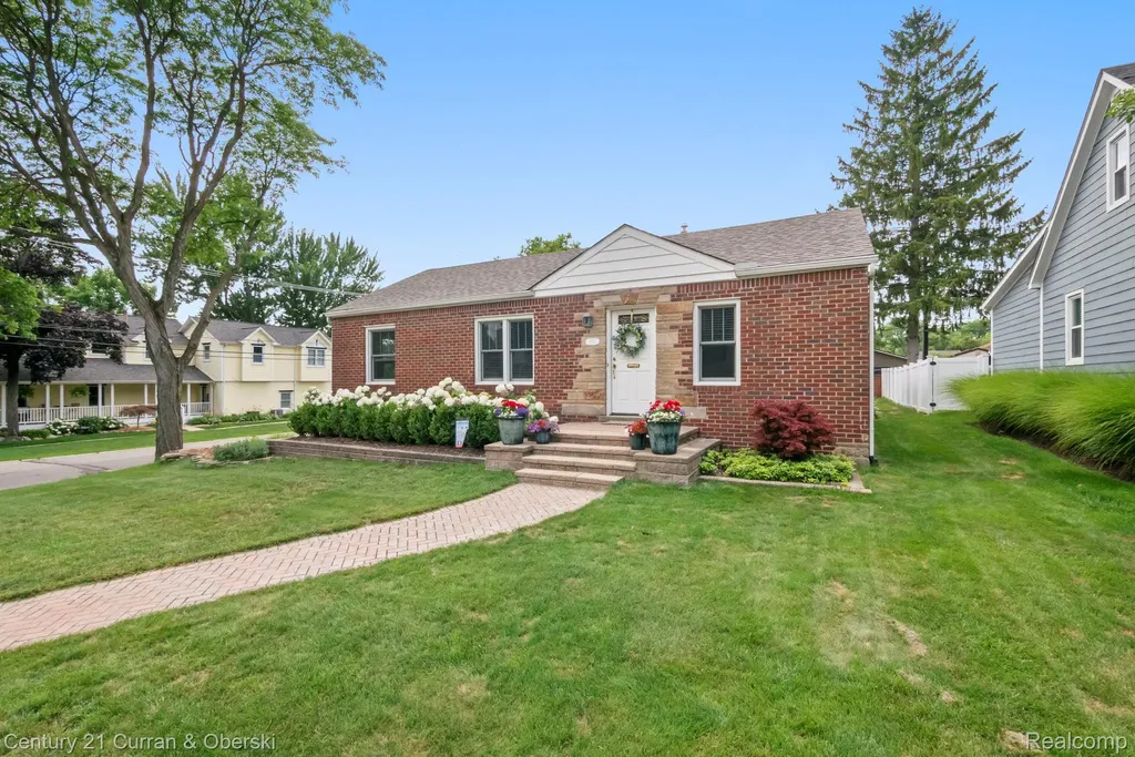 551 N Evergreen Street Plymouth City MI 48170