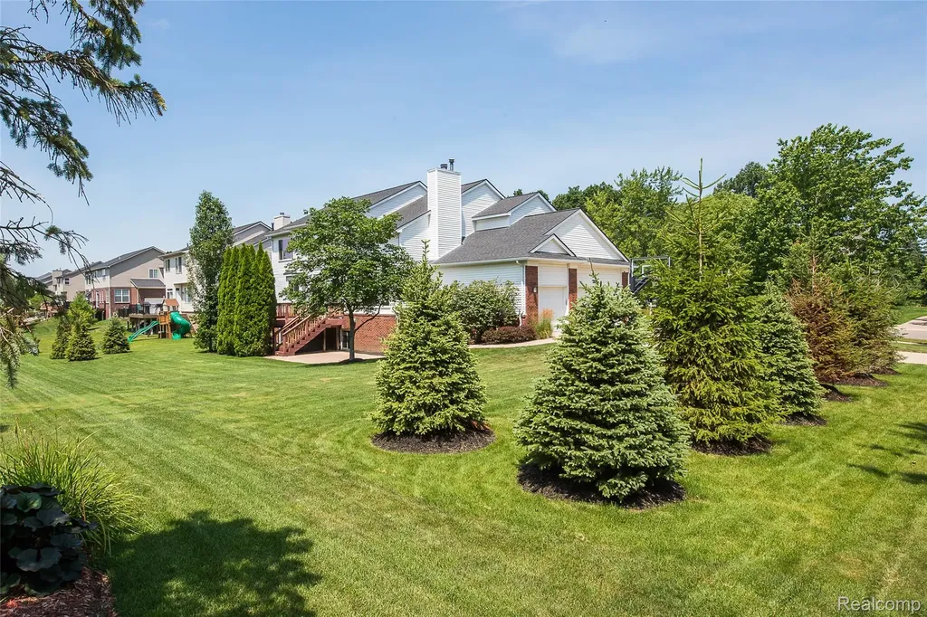 1162 Gentry Drive South Lyon City MI 48178