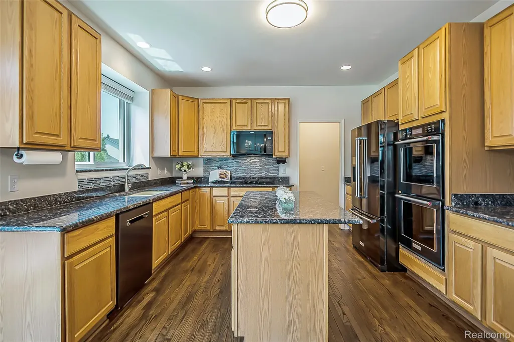 1162 Gentry Drive South Lyon City MI 48178