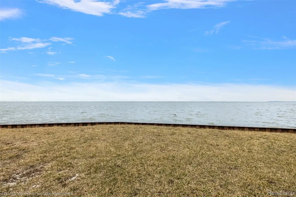 37340 Jefferson Avenue Harrison Charter Township MI 48045