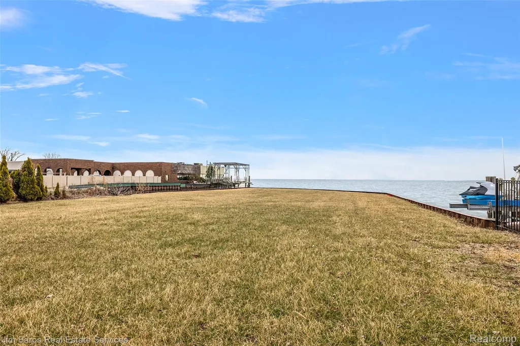37340 Jefferson Avenue Harrison Charter Township MI 48045