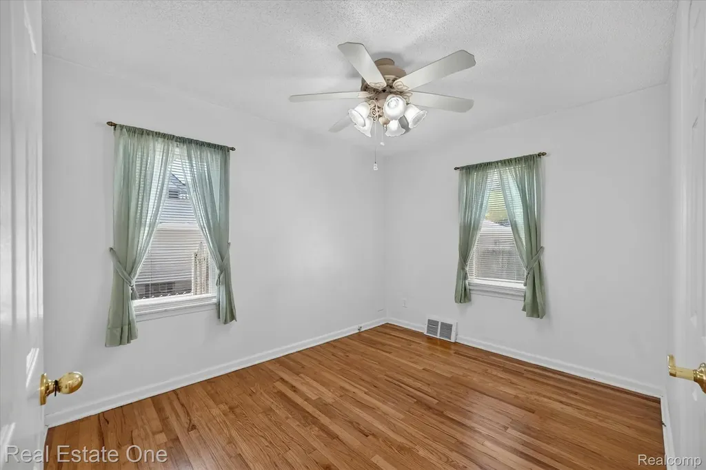 28662 Sheridan Street Garden City City MI 48135