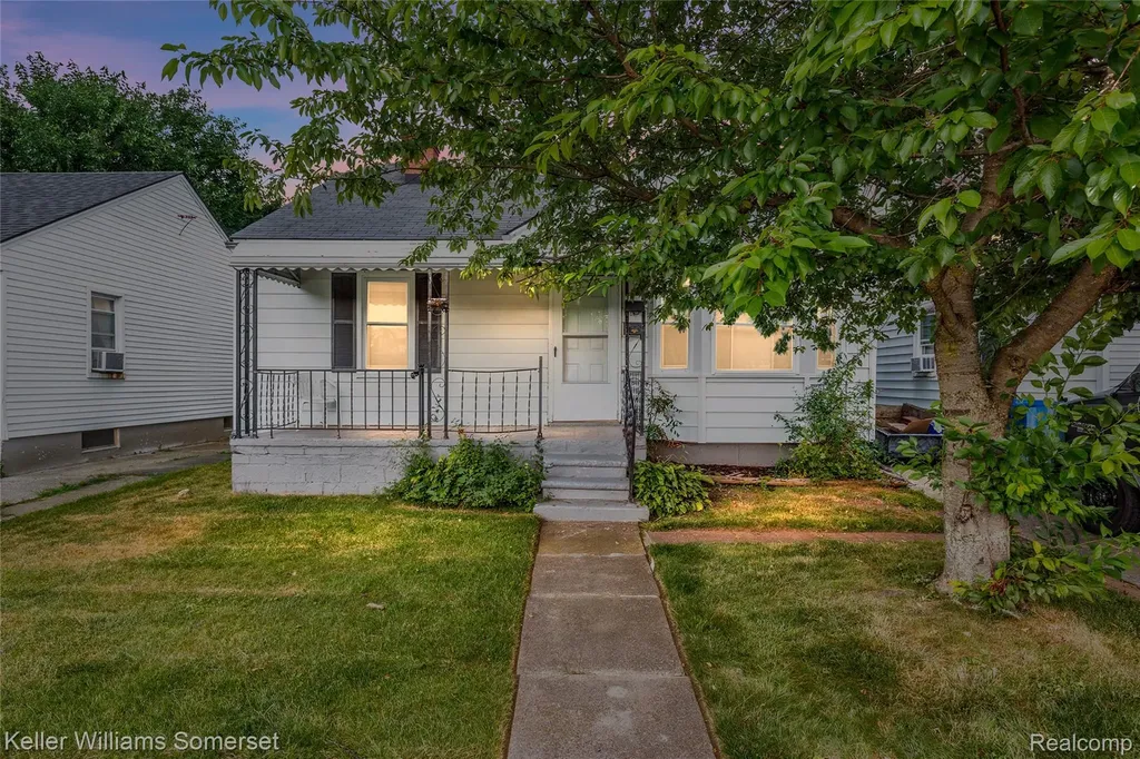 21178 Dexter Boulevard Warren City MI 48089