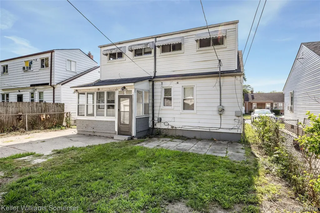 21178 Dexter Boulevard Warren City MI 48089