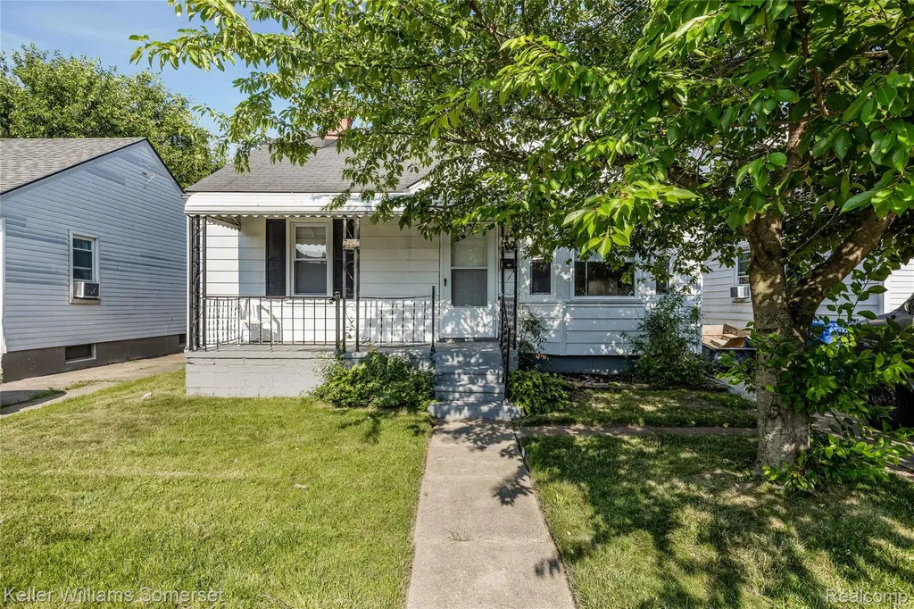 21178 Dexter Boulevard Warren City MI 48089