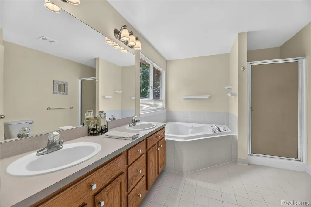 2445 Lorraina Lane Hartland Township MI 48353