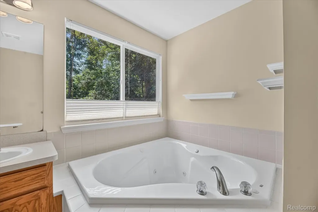 2445 Lorraina Lane Hartland Township MI 48353