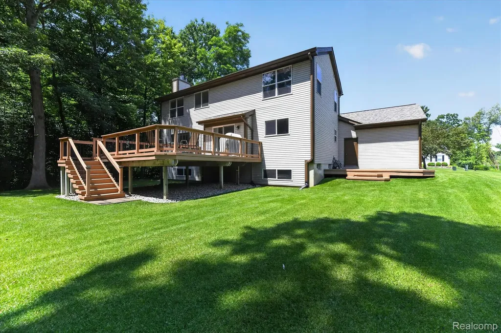 2445 Lorraina Lane Hartland Township MI 48353