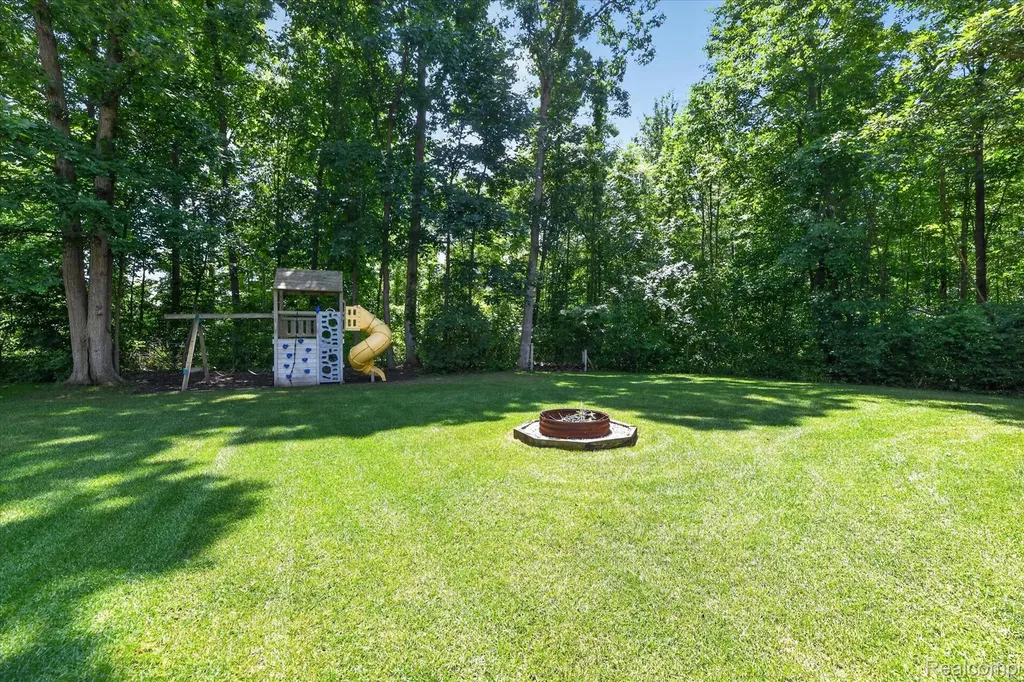 2445 Lorraina Lane Hartland Township MI 48353