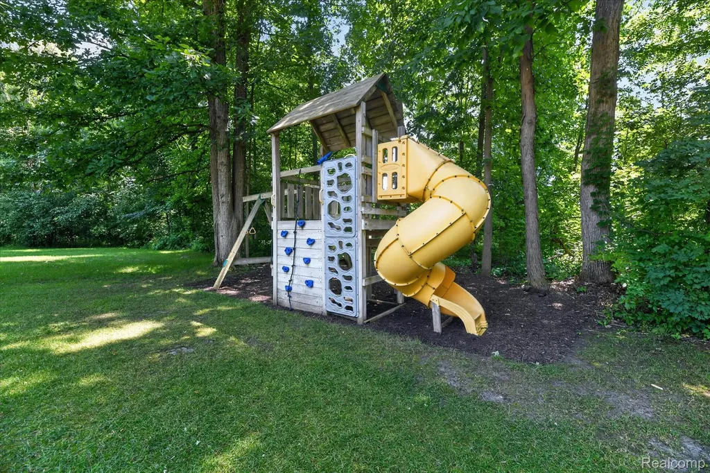 2445 Lorraina Lane Hartland Township MI 48353