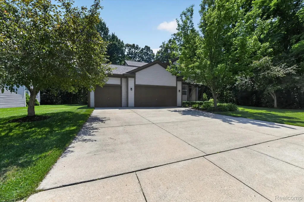 2445 Lorraina Lane Hartland Township MI 48353