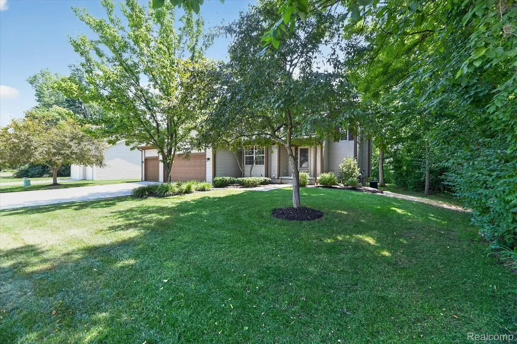 2445 Lorraina Lane Hartland Township MI 48353