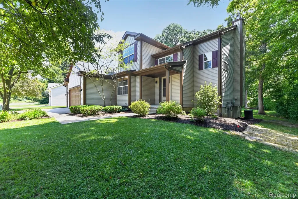 2445 Lorraina Lane Hartland Township MI 48353