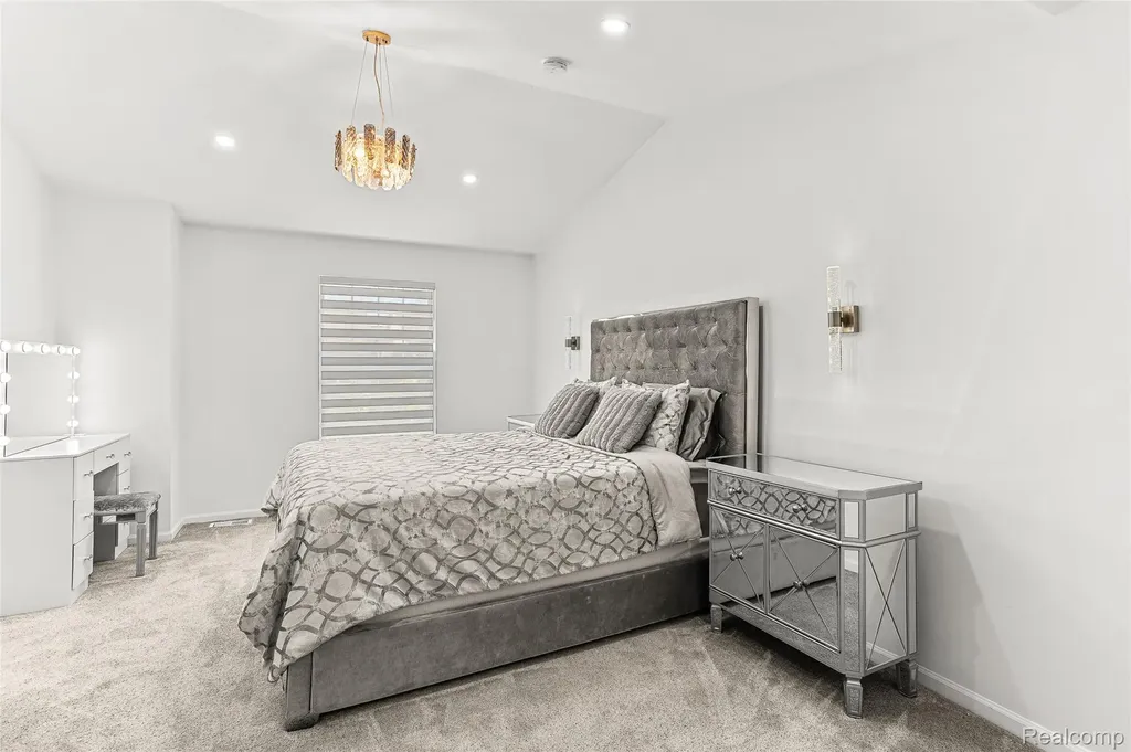 10 Bradford Court Dearborn City MI 48126