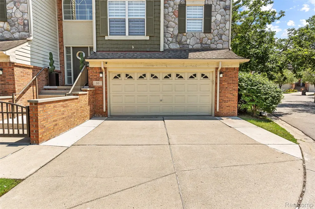 10 Bradford Court Dearborn City MI 48126
