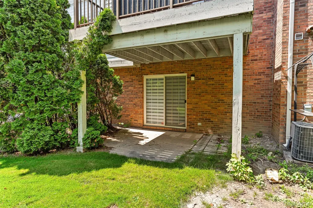 10 Bradford Court Dearborn City MI 48126