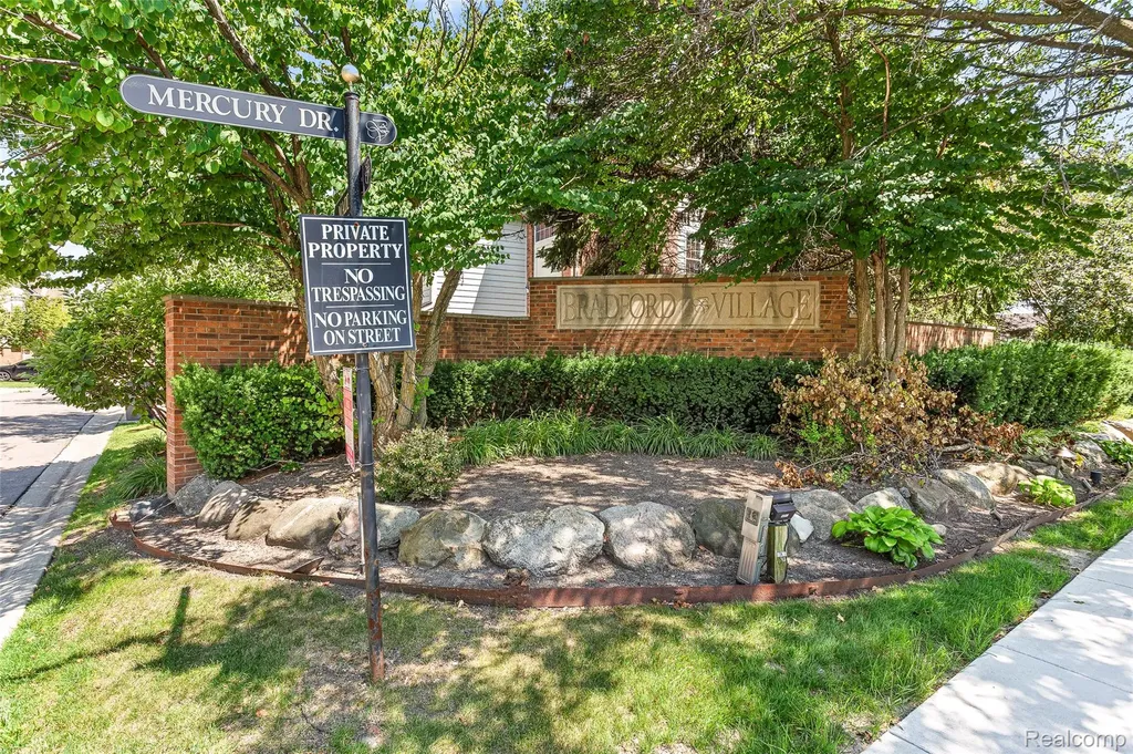 10 Bradford Court Dearborn City MI 48126