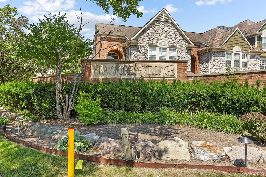 10 Bradford Court Dearborn City MI 48126