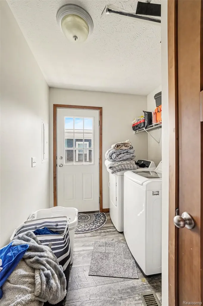 6289 Sleeping Beauty Genesee Charter Township MI 48430