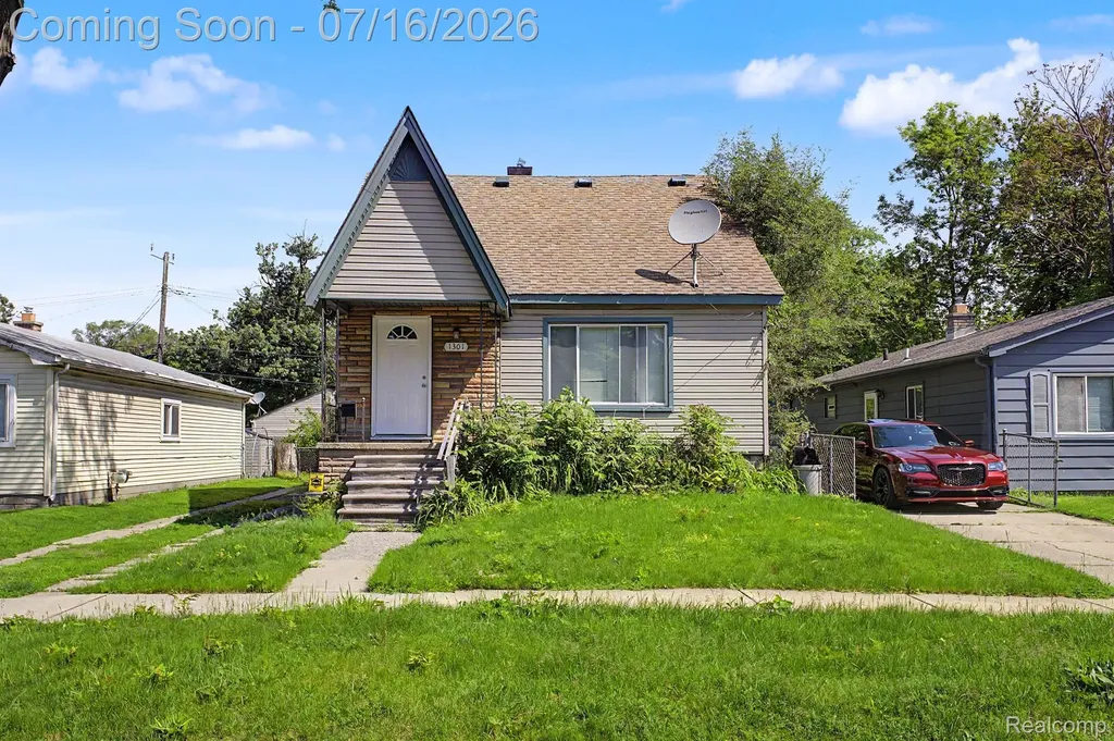 1301 E Muir Avenue Hazel Park City MI 48030