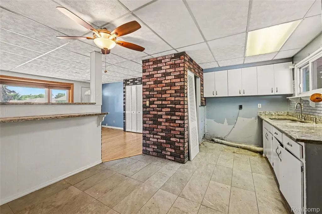29655 Winter Court Garden City City MI 48135