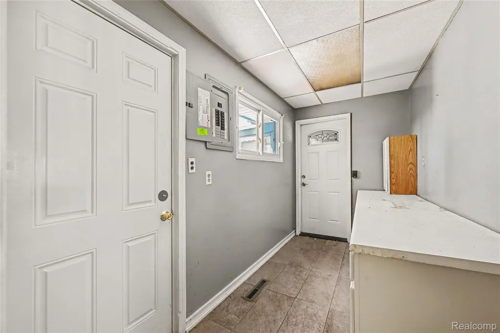 29655 Winter Court Garden City City MI 48135