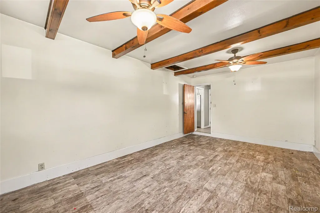 29655 Winter Court Garden City City MI 48135
