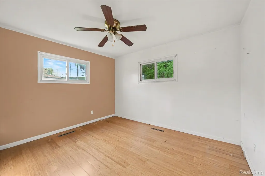 29655 Winter Court Garden City City MI 48135
